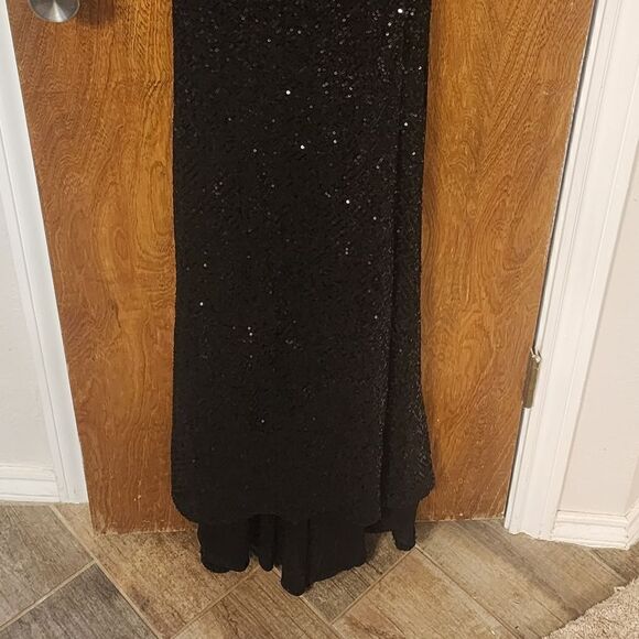 NWT LA FEMME black Sequin One shoulder Gown - Picture 5 of 10